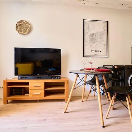 En Plein Coeur Historique Et Anime Apartment Avignon